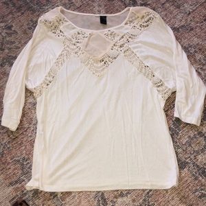 Cream quarter sleeve with lace detail